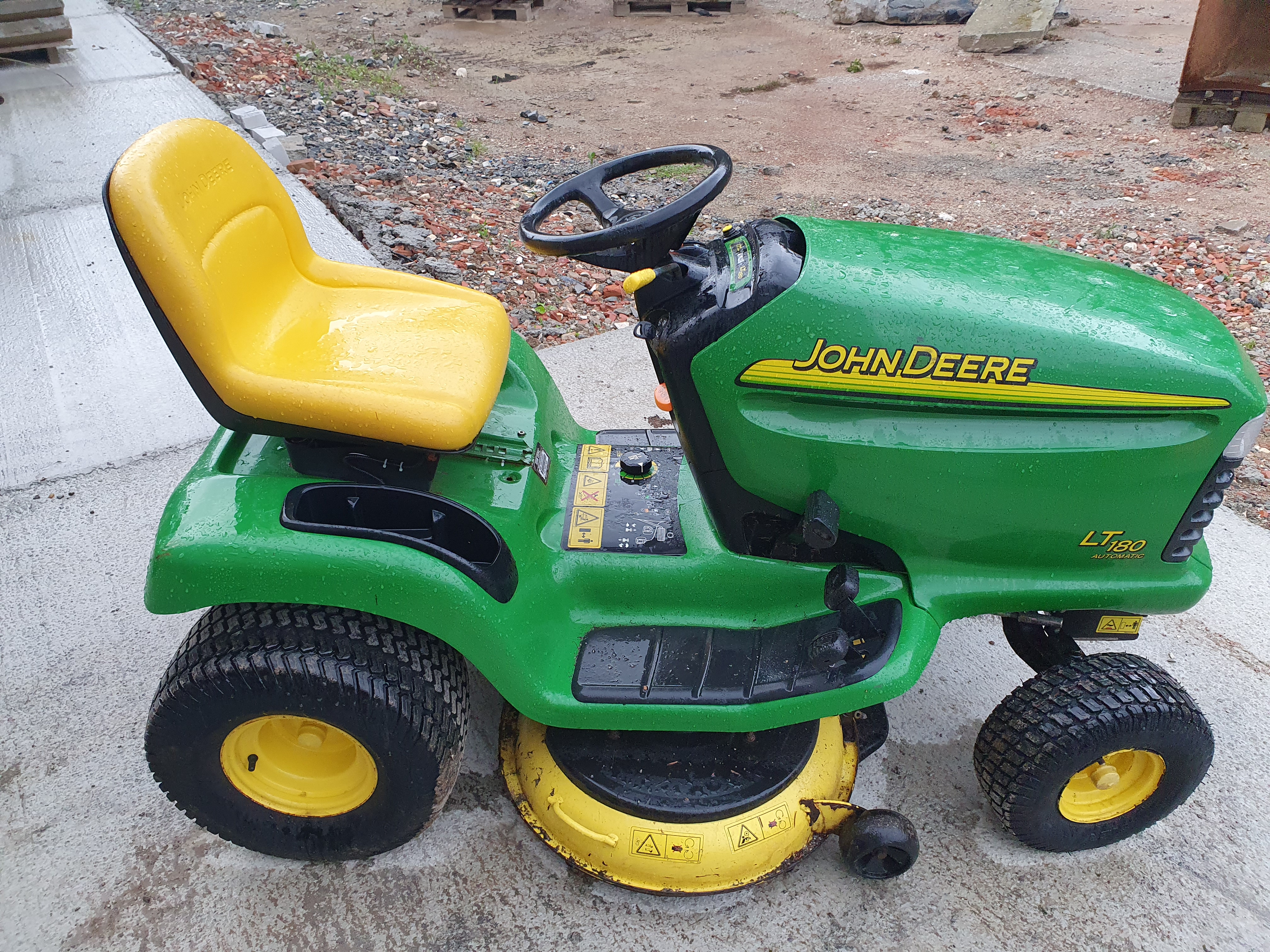 JOHN DEERE LT180
